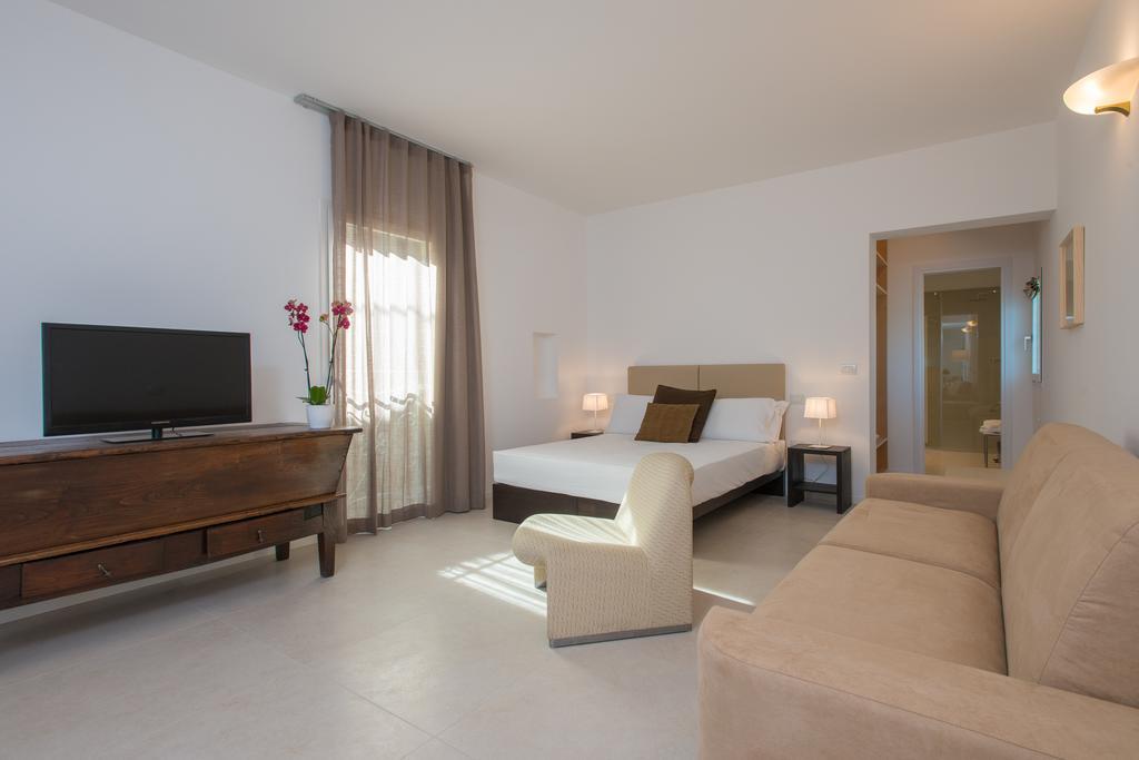 Le Bifore Charming House Lecce Exterior photo