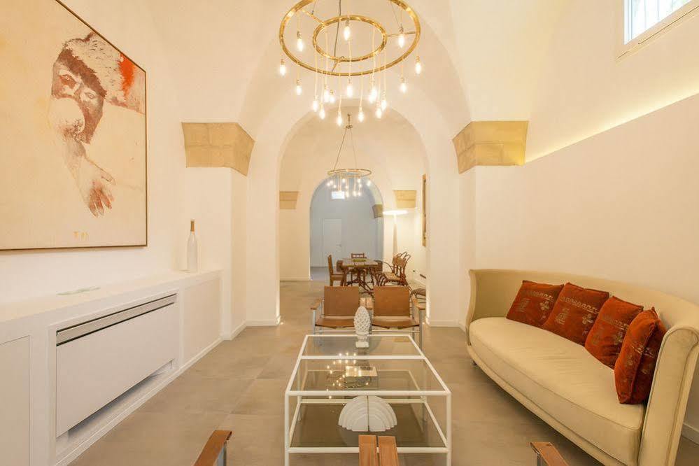Le Bifore Charming House Lecce Exterior photo